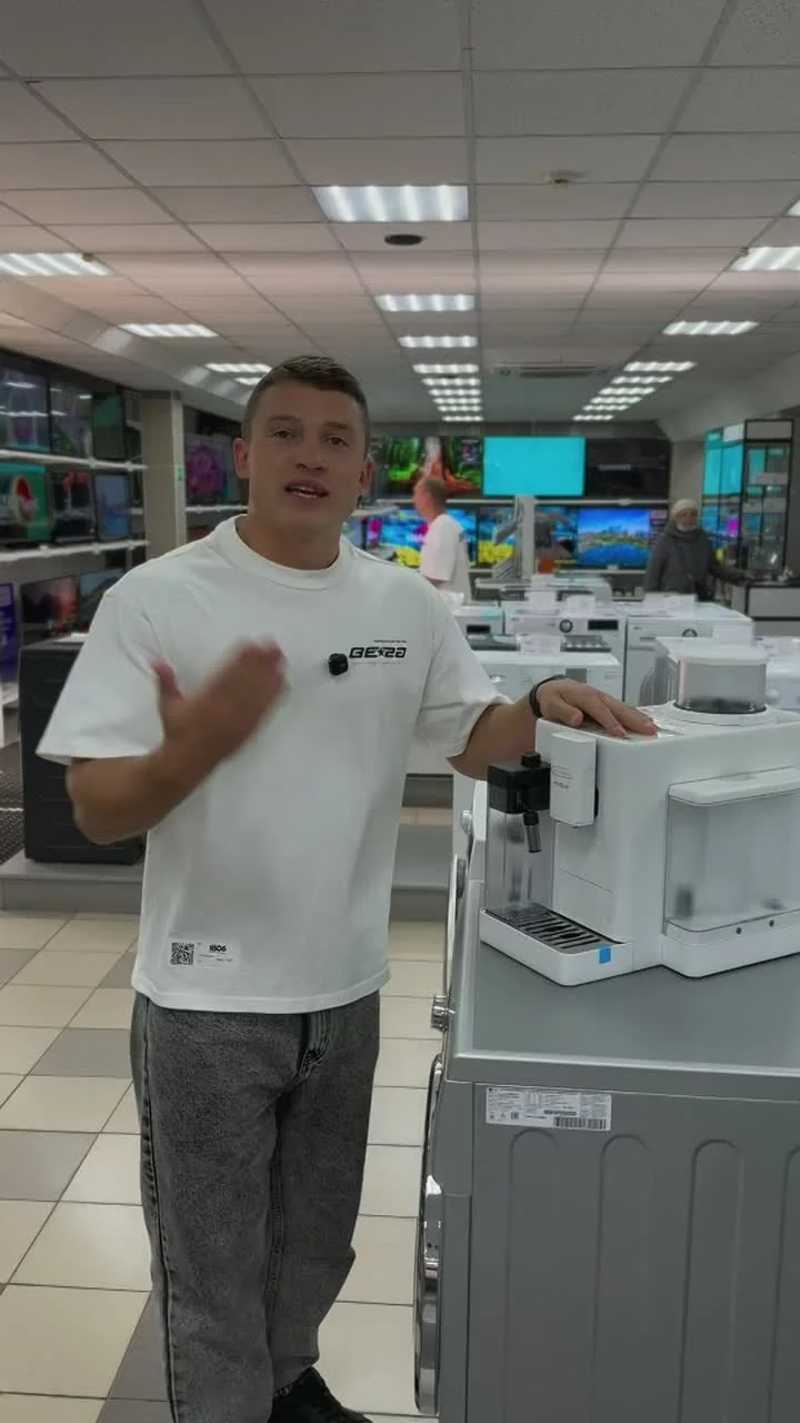 Кадр оригинального видео магазина «Вега»