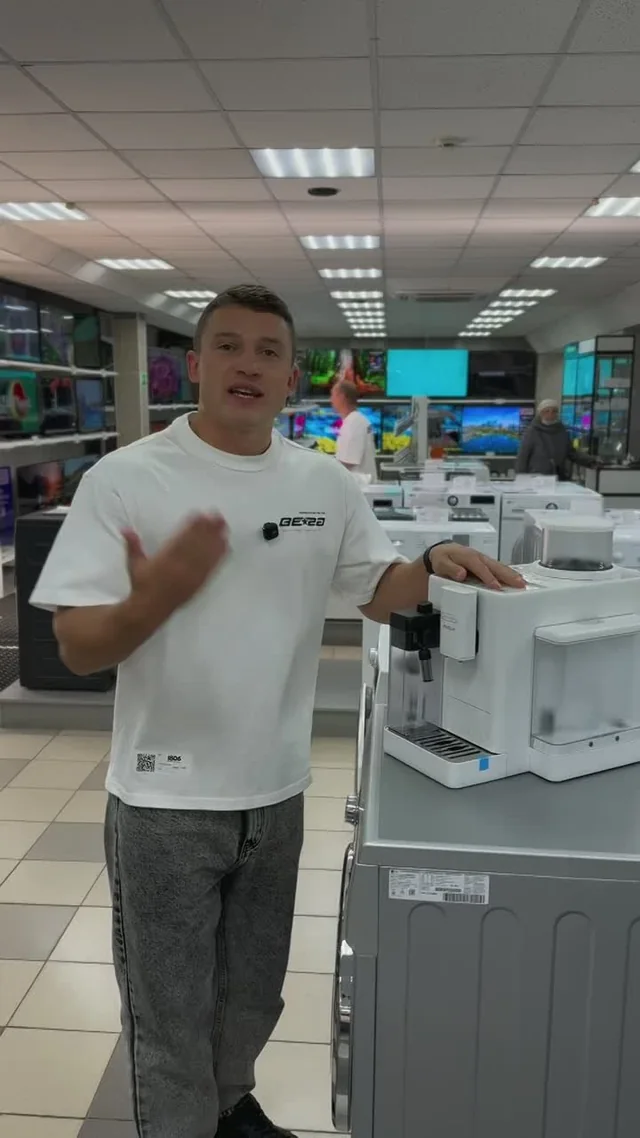 Кадр оригинального видео магазина «Вега»